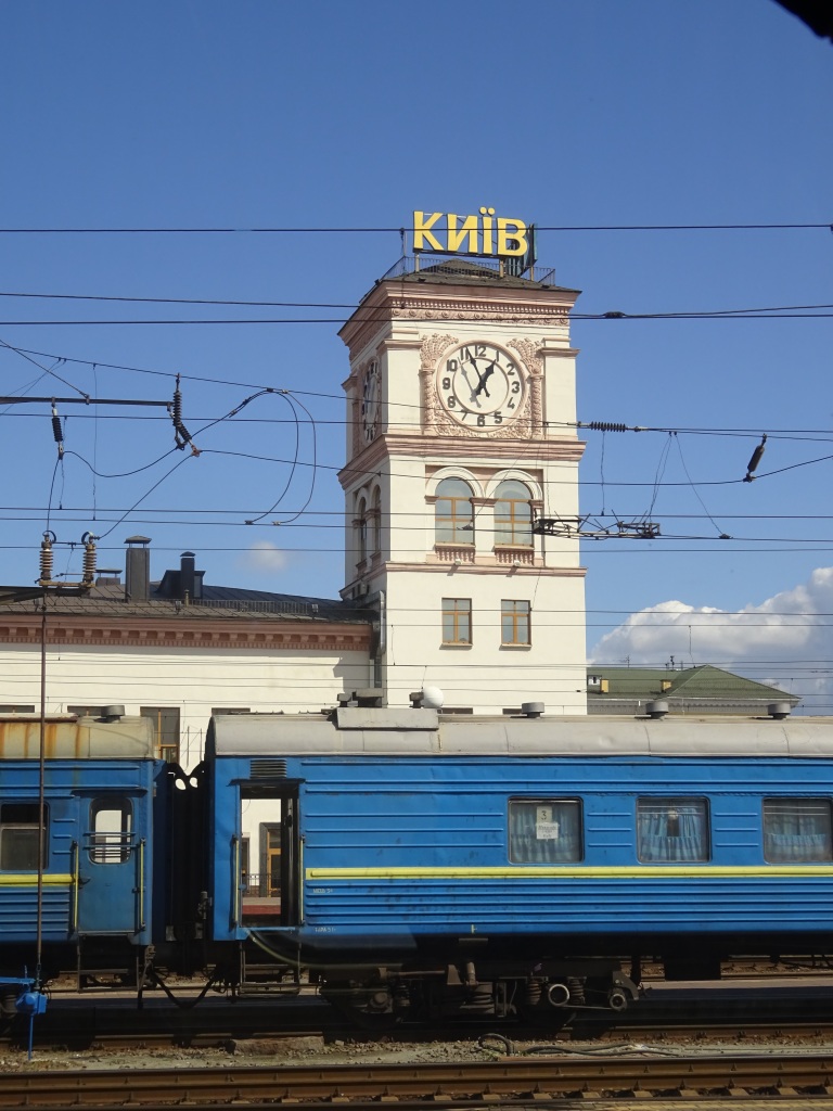 Ankunft am Bahnhof Kiew