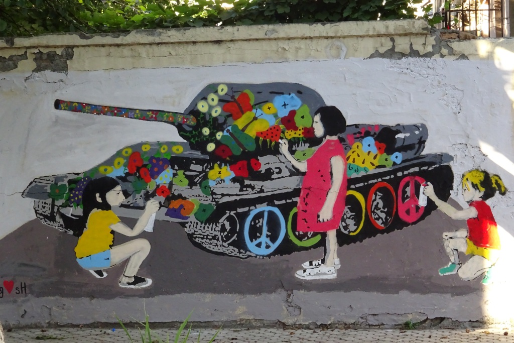 Wandmalerei “Friedenspanzer” in Gori