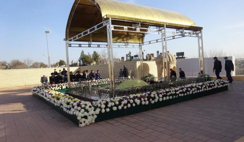 Gedenkstätte von Islam Karimov im Hazrati Khizir in Samarkand