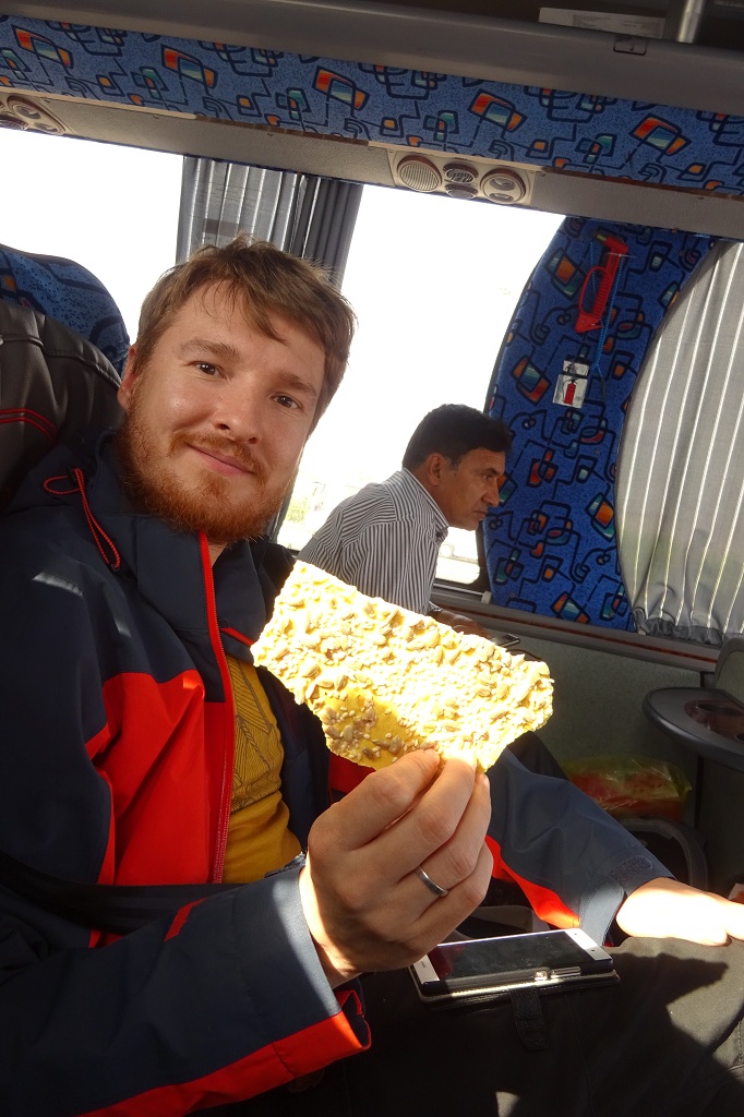 Matthias im Bus nach Teheran