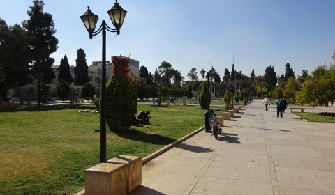 Park vor der Karim-Khan Festung