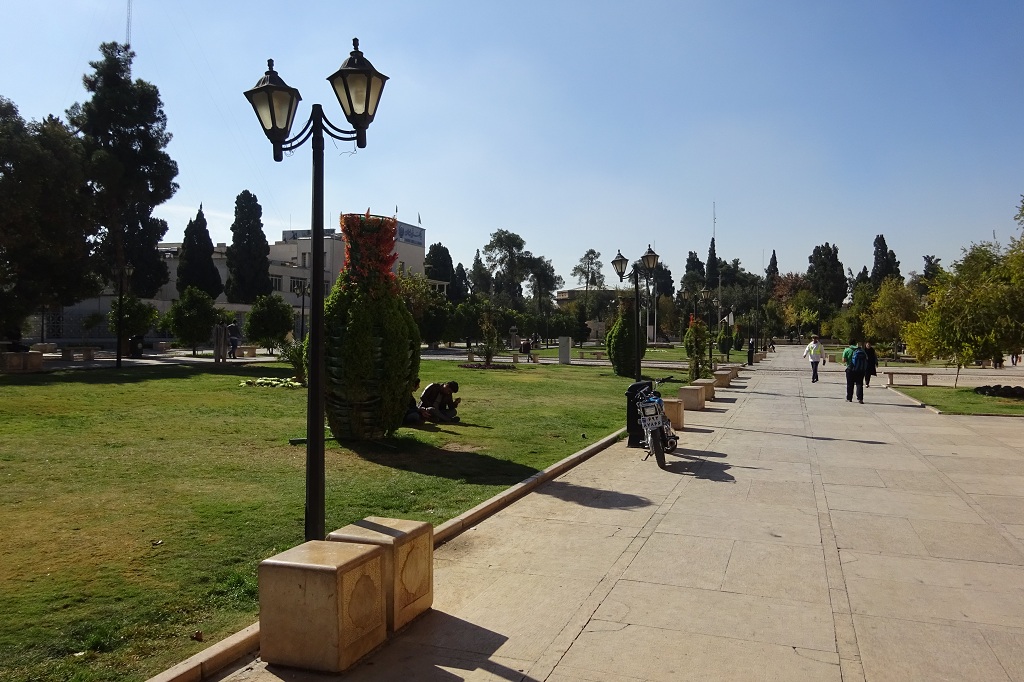 Park vor der Karim-Khan Festung