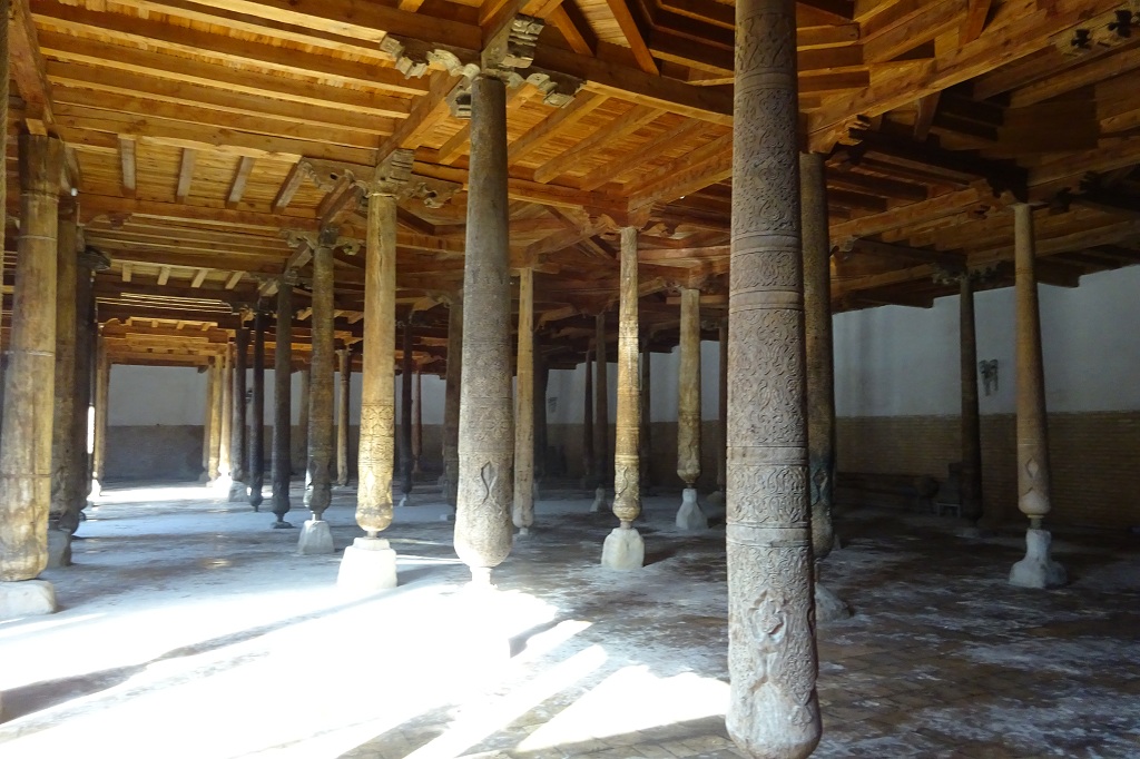 Säulenhalle der Juma-Moschee