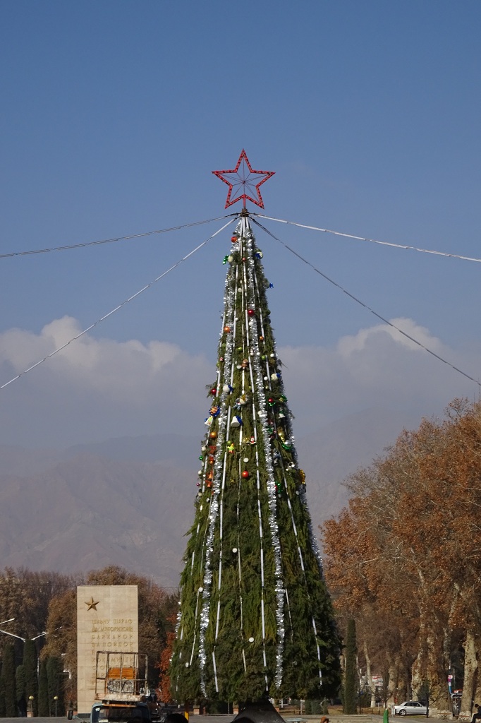 Weihnachtsbaum in Khujund