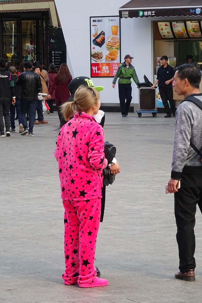 Chinesen im kuschlig-pinken Pyjama