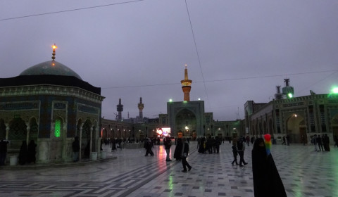 Ein Innenhof des Imam-Reza-Schrein