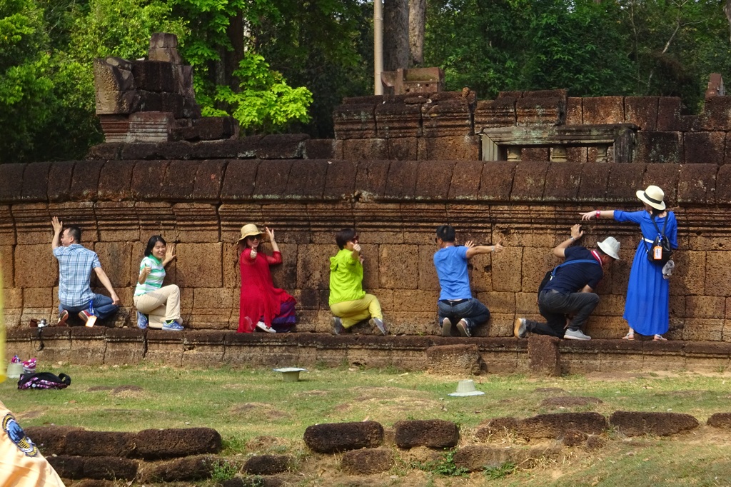 Asiatische Touristen in Banteay Srei