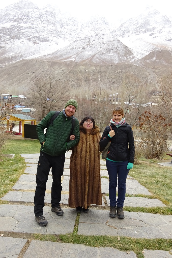 Selfi mit Pelzlady aus Kasachstan in Khorog