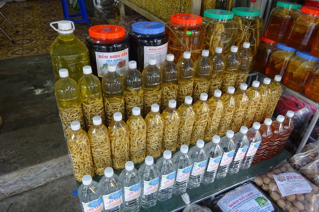 Eingelegte Maden in Dien Bien Phu