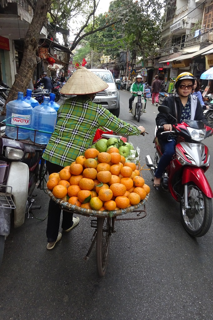 Orangen-Händlerin in Hanoi