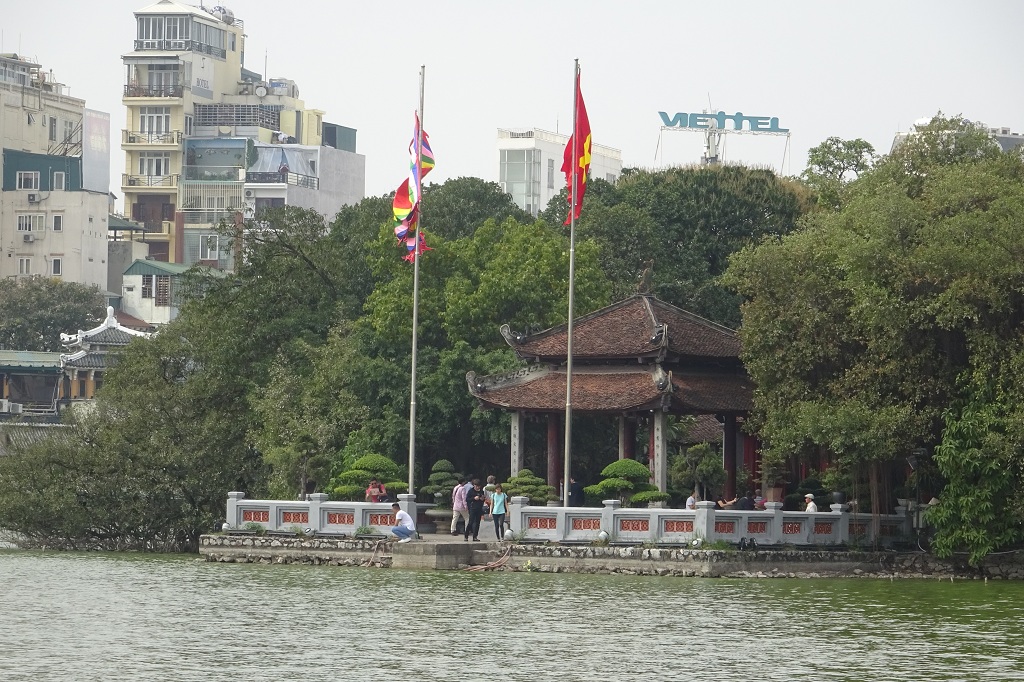 Tempel am Hoan-Kim See in Hanoi
