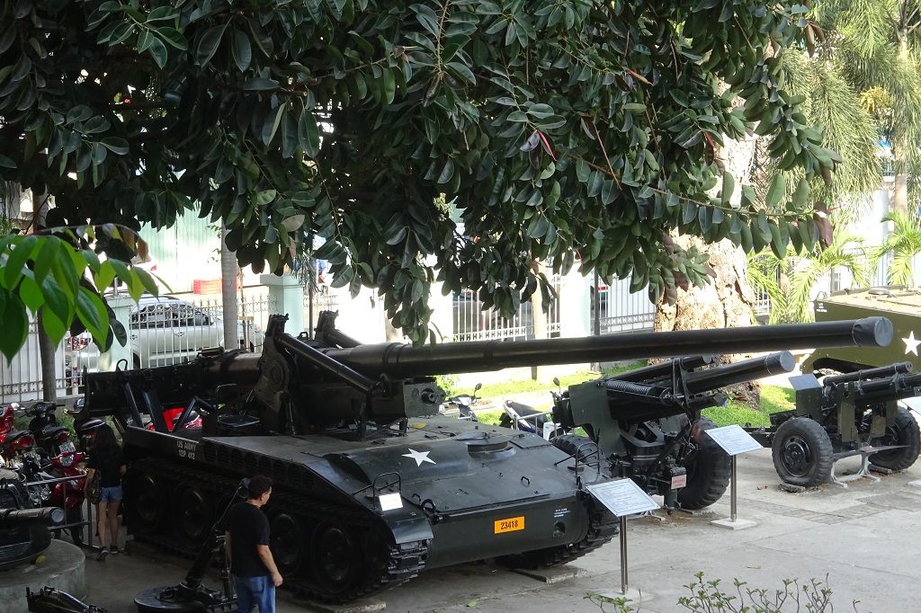 Panzer vor dem Museum